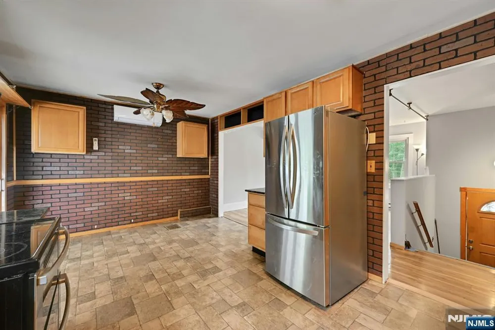 16 Essex Road Sussex, NJ 07461