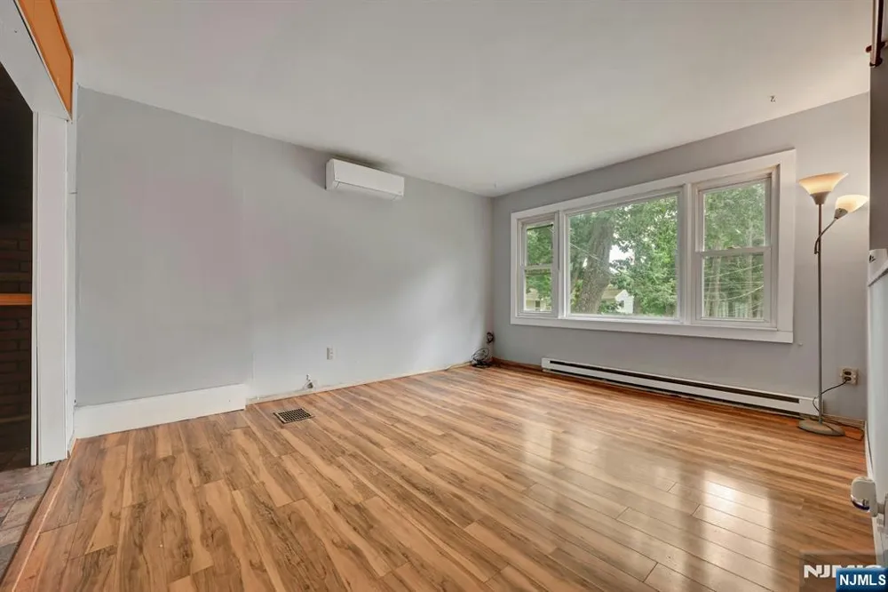 16 Essex Road Sussex, NJ 07461