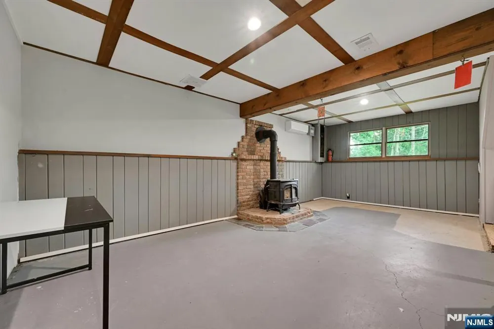 16 Essex Road Sussex, NJ 07461