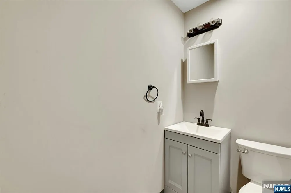 16 Essex Road Sussex, NJ 07461