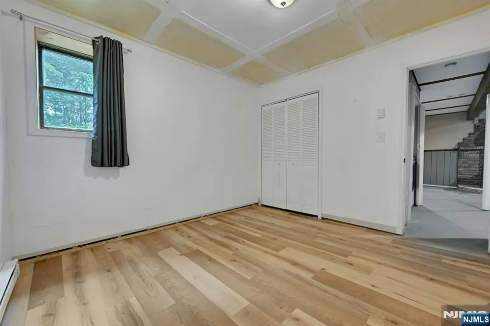 16 Essex Road Sussex, NJ 07461