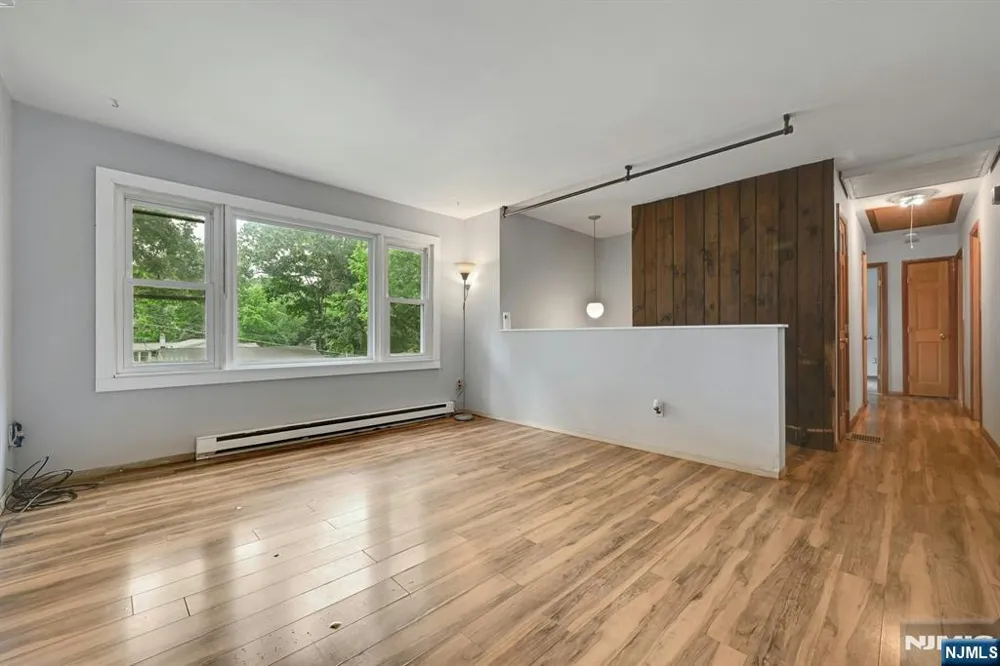 16 Essex Road Sussex, NJ 07461