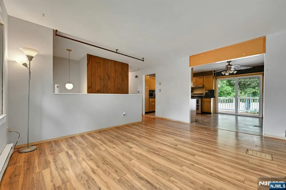 16 Essex Road Sussex, NJ 07461