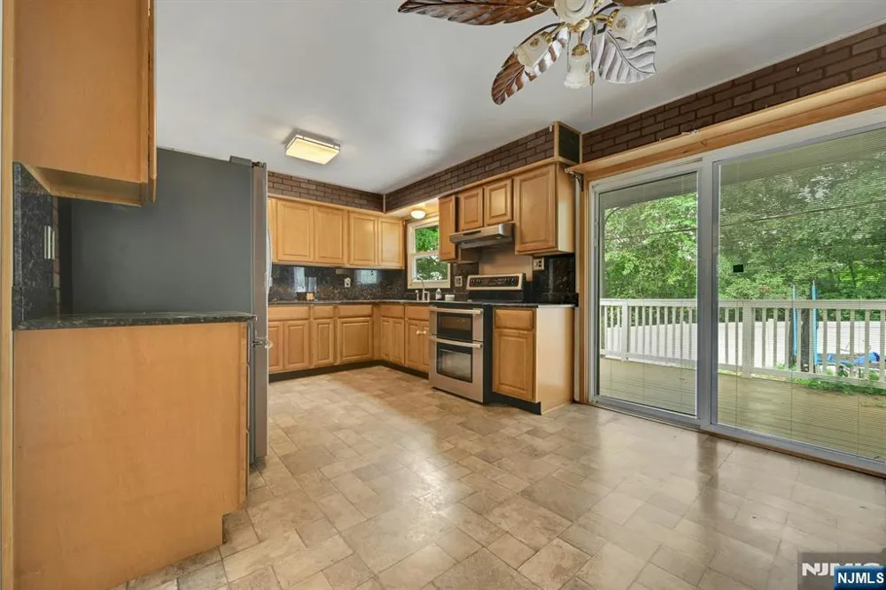 16 Essex Road Sussex, NJ 07461