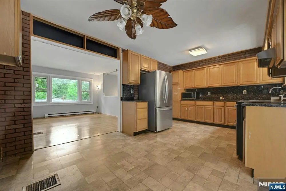 16 Essex Road Sussex, NJ 07461
