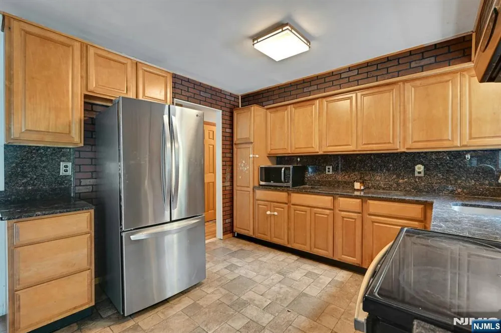 16 Essex Road Sussex, NJ 07461