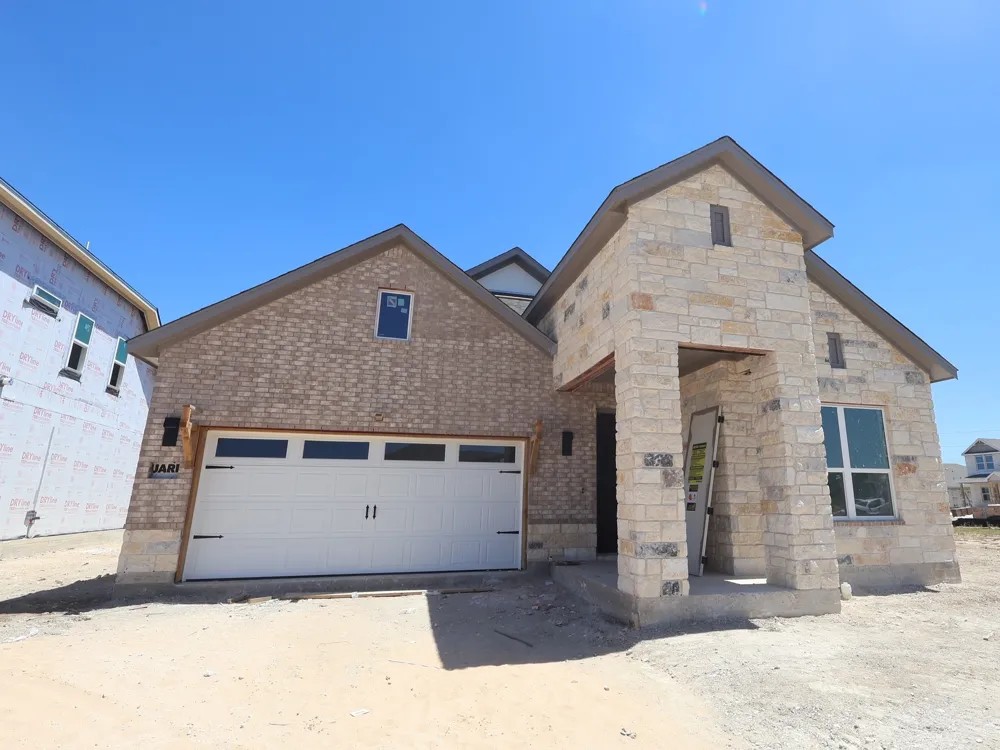 124 Leland Avenue Buda, TX 78610