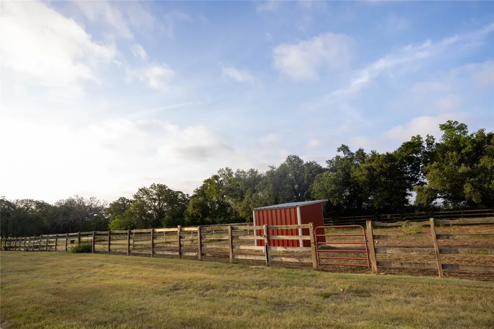 240 Lanier Ranch Road #B Driftwood, TX 78619