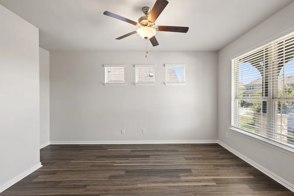 110 Windgate Drive Hutto, TX 78634