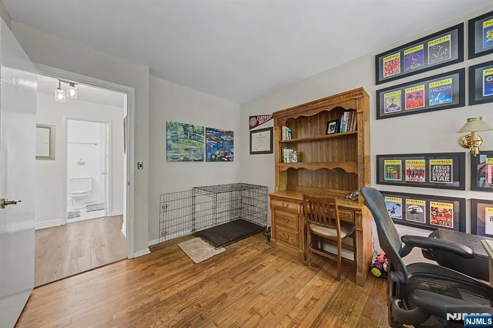 7 Commanche Trail Oakland, NJ 07436