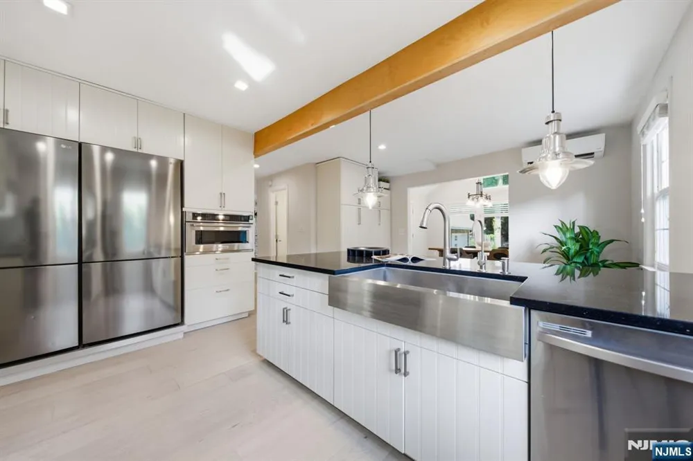 40 Dean Drive Tenafly, NJ 07670