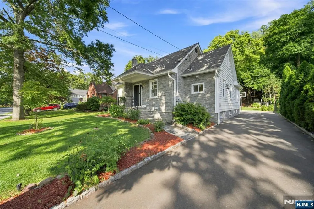 40 Dean Drive Tenafly, NJ 07670