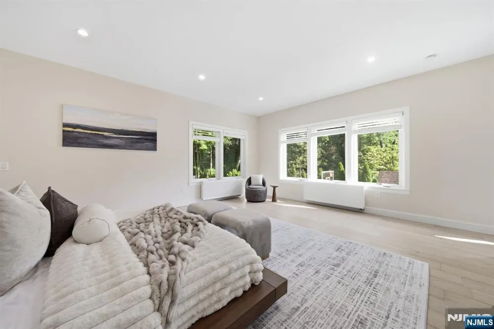 40 Dean Drive Tenafly, NJ 07670
