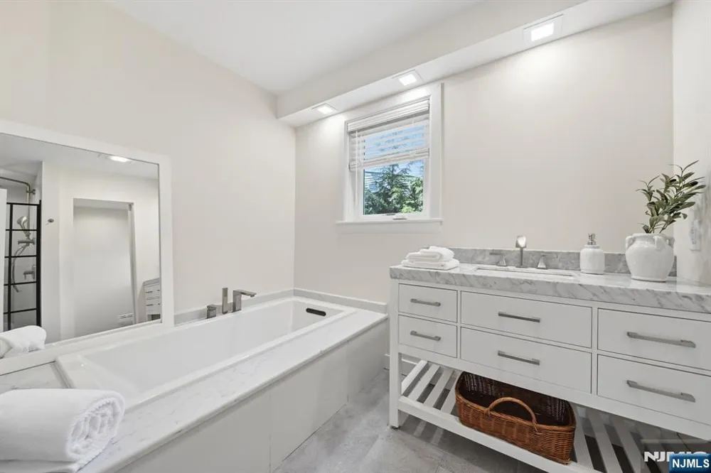 40 Dean Drive Tenafly, NJ 07670
