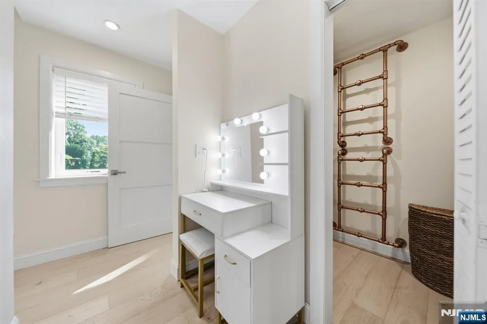 40 Dean Drive Tenafly, NJ 07670