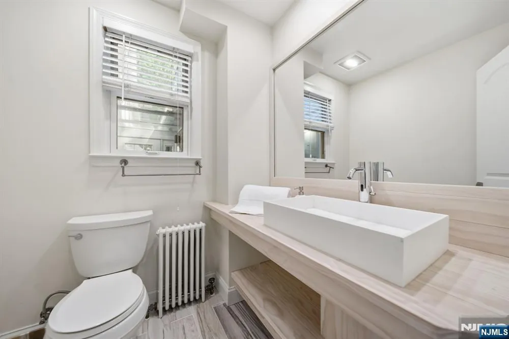40 Dean Drive Tenafly, NJ 07670
