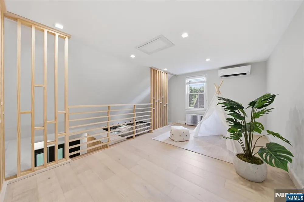 40 Dean Drive Tenafly, NJ 07670