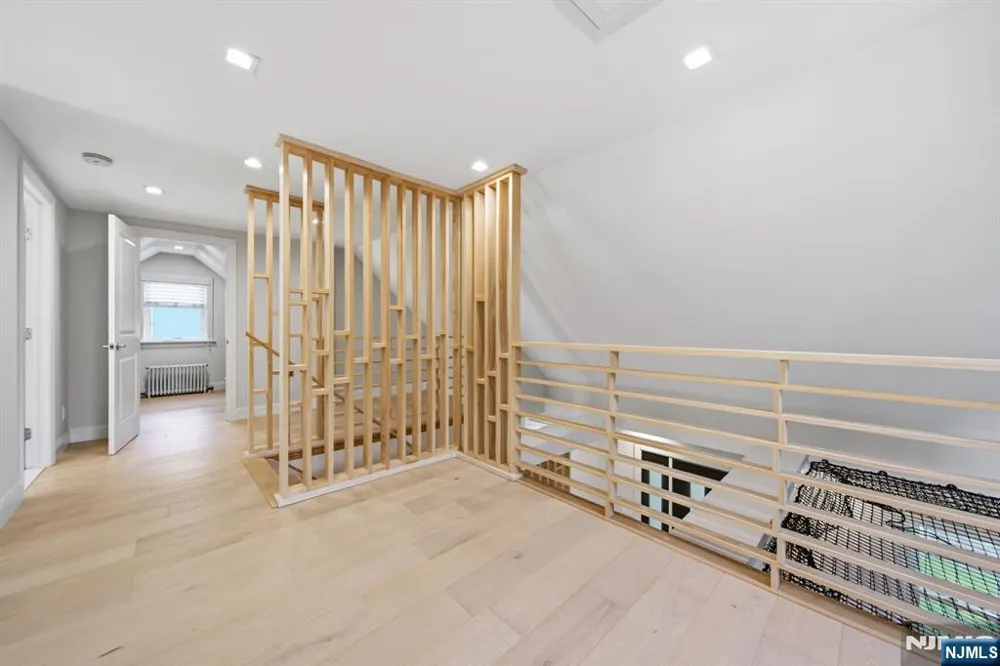 40 Dean Drive Tenafly, NJ 07670