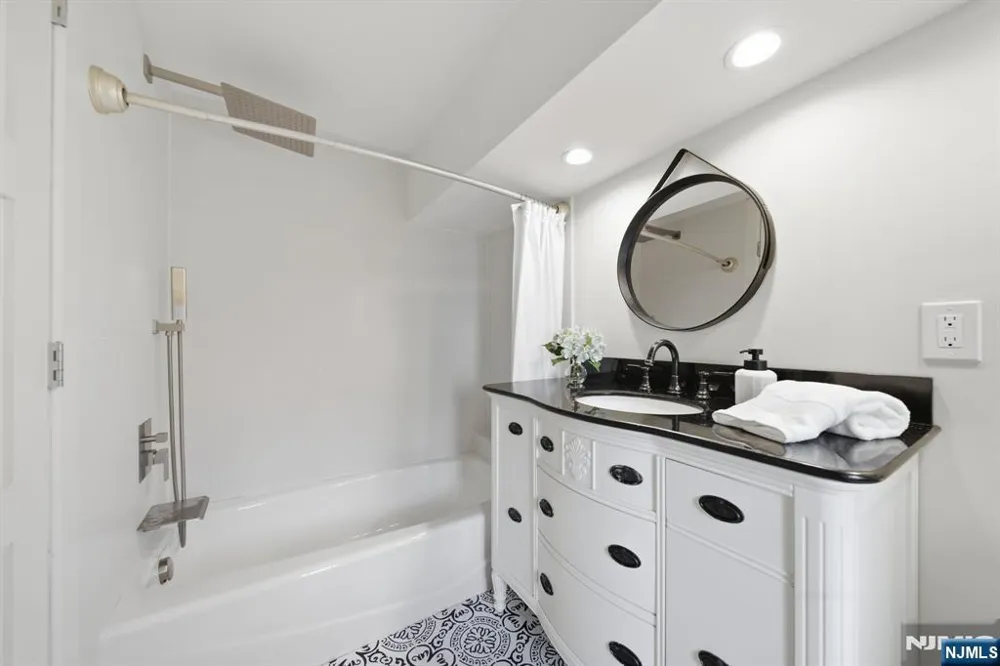 40 Dean Drive Tenafly, NJ 07670