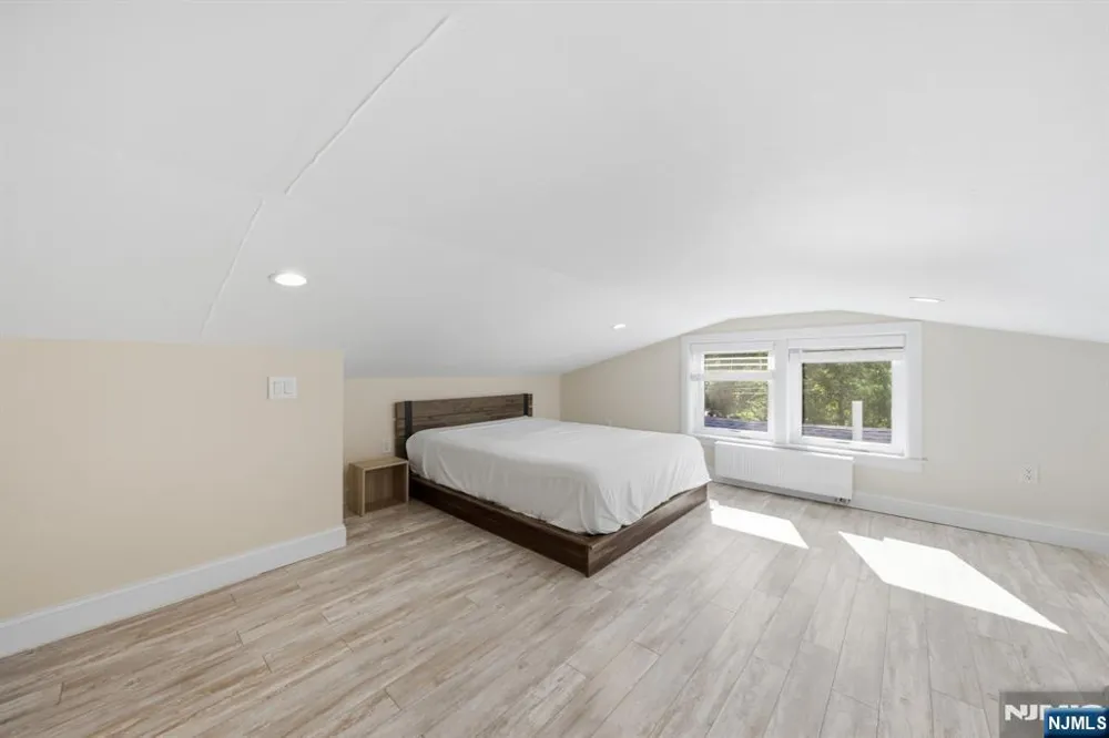 40 Dean Drive Tenafly, NJ 07670