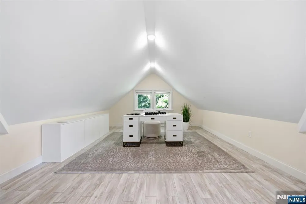 40 Dean Drive Tenafly, NJ 07670