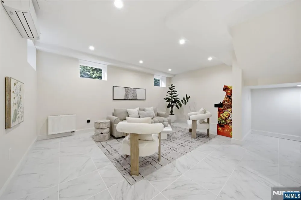 40 Dean Drive Tenafly, NJ 07670