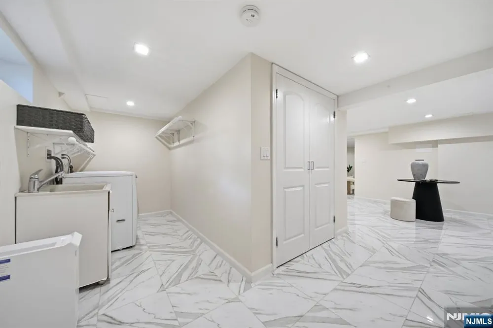 40 Dean Drive Tenafly, NJ 07670