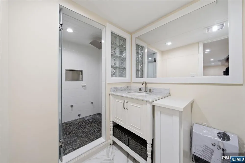 40 Dean Drive Tenafly, NJ 07670