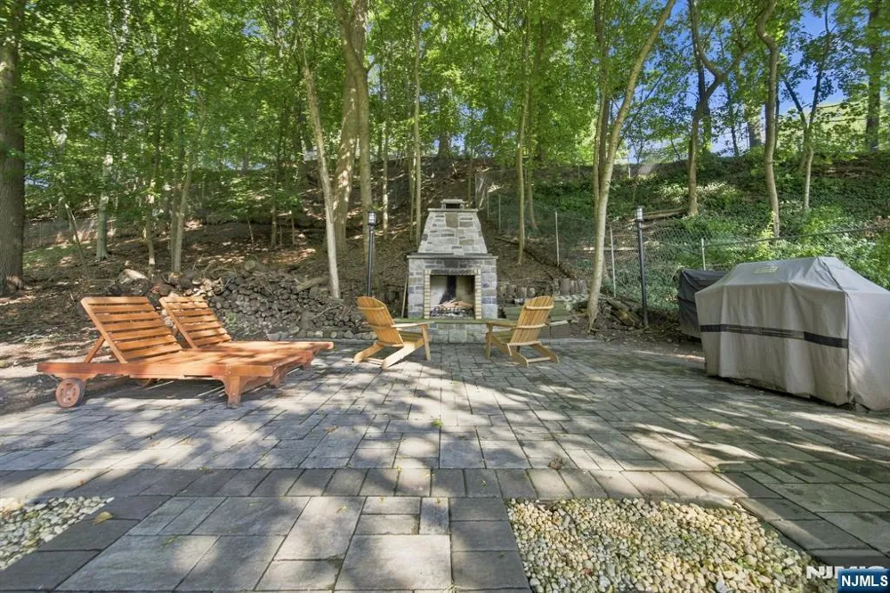 40 Dean Drive Tenafly, NJ 07670