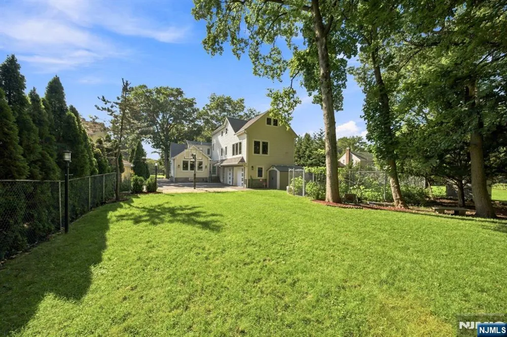 40 Dean Drive Tenafly, NJ 07670