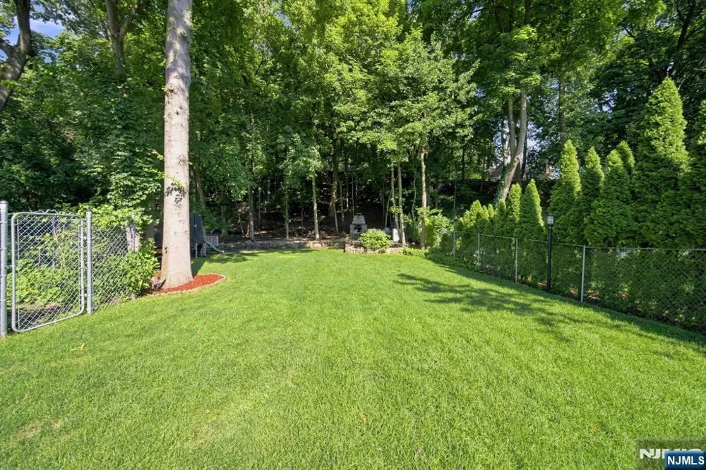 40 Dean Drive Tenafly, NJ 07670