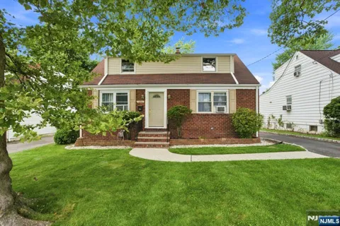 654 Howard Street
