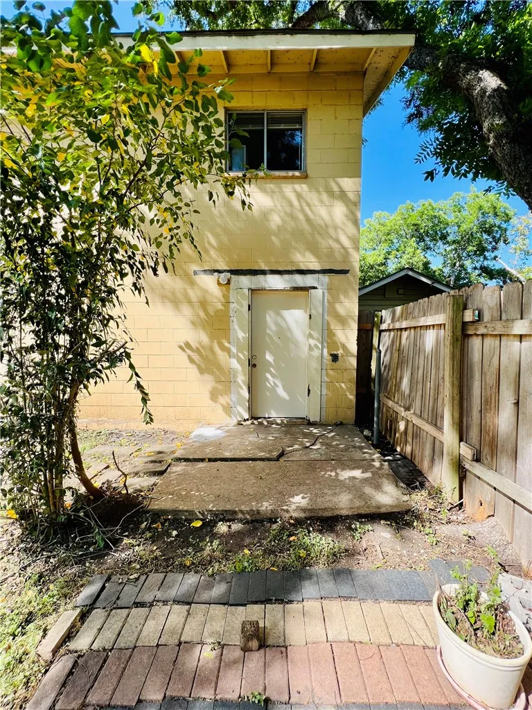 1914 Cullen Avenue #B Austin, TX 78757