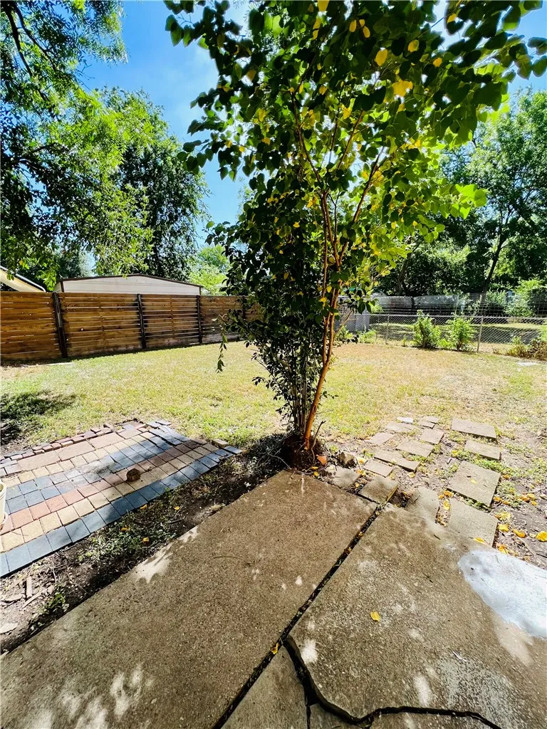 1914 Cullen Avenue #B Austin, TX 78757