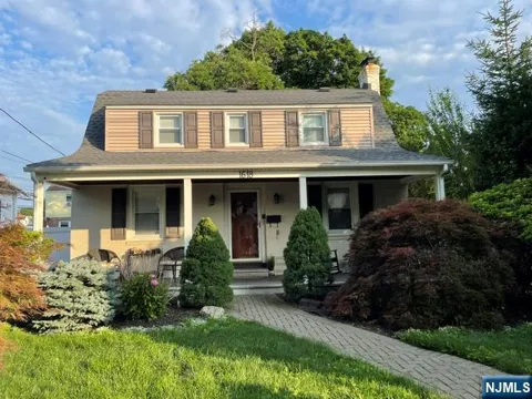 16-18 Morlot Avenue