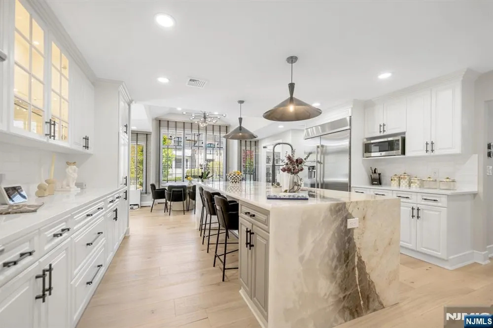 22 Berkshire Place Englewood Cliffs, NJ 07632