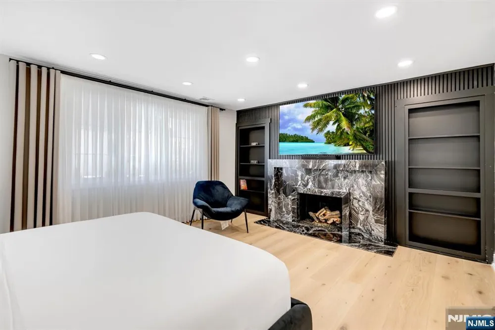 22 Berkshire Place Englewood Cliffs, NJ 07632
