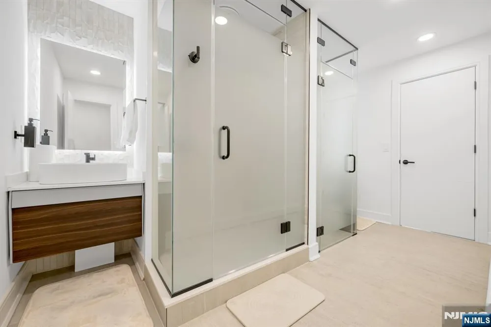 22 Berkshire Place Englewood Cliffs, NJ 07632