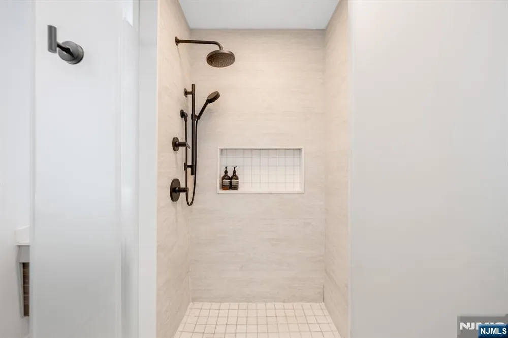 22 Berkshire Place Englewood Cliffs, NJ 07632