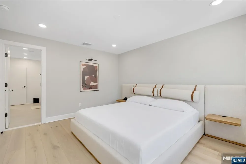 22 Berkshire Place Englewood Cliffs, NJ 07632