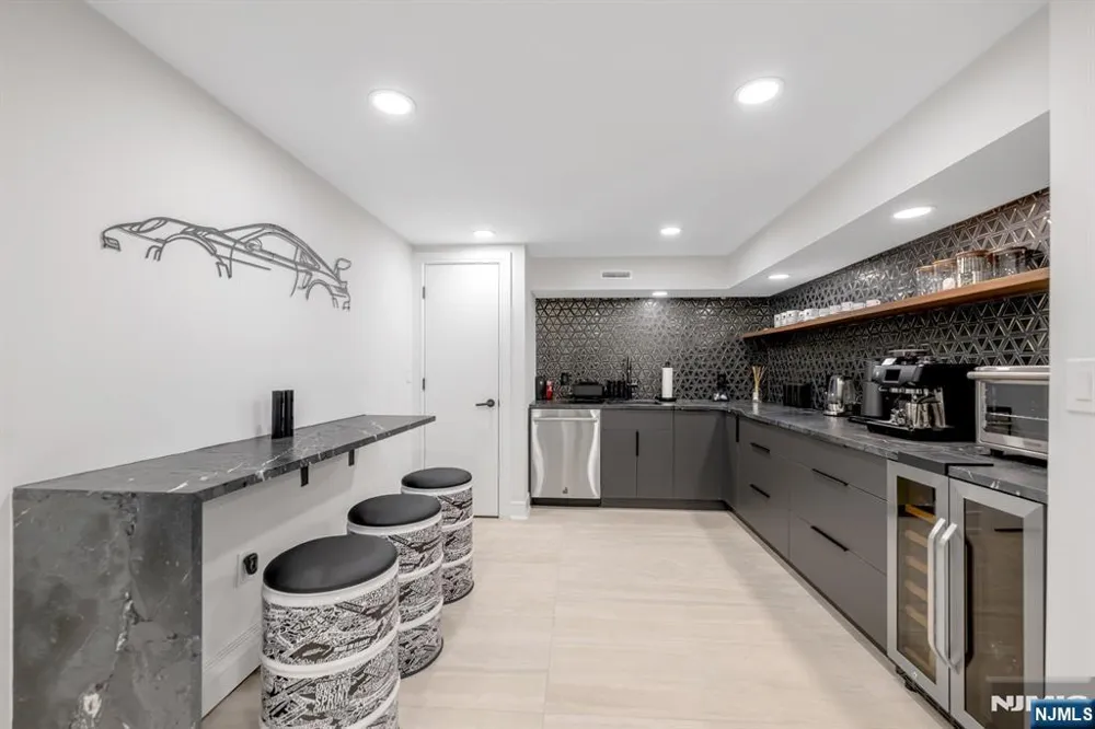 22 Berkshire Place Englewood Cliffs, NJ 07632