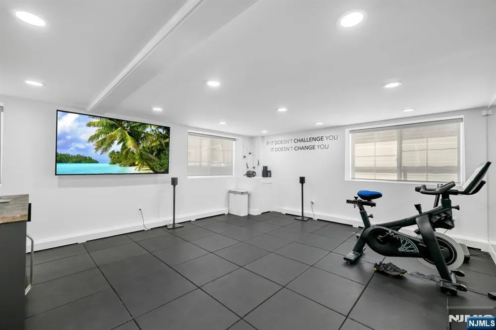 22 Berkshire Place Englewood Cliffs, NJ 07632