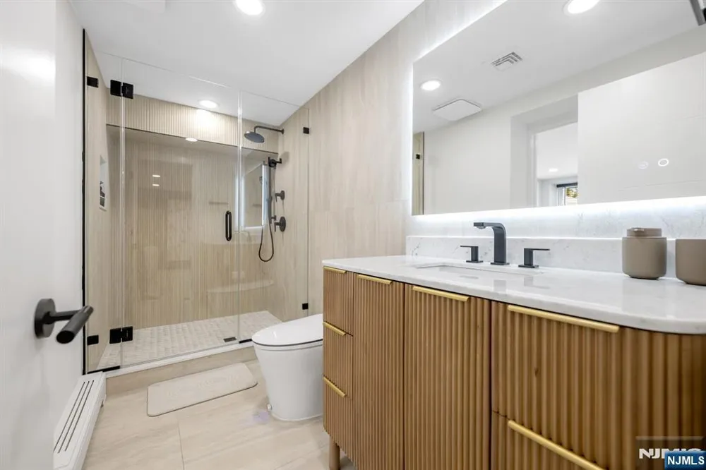 22 Berkshire Place Englewood Cliffs, NJ 07632