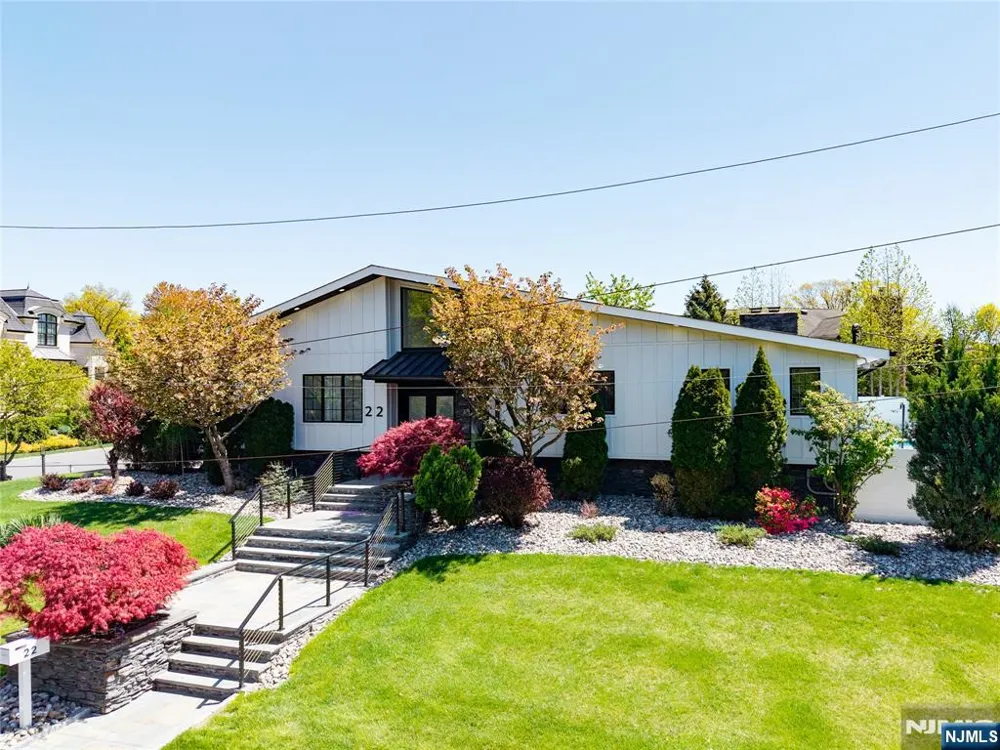 22 Berkshire Place Englewood Cliffs, NJ 07632