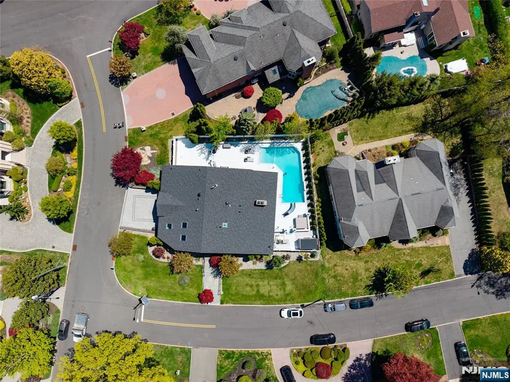 22 Berkshire Place Englewood Cliffs, NJ 07632