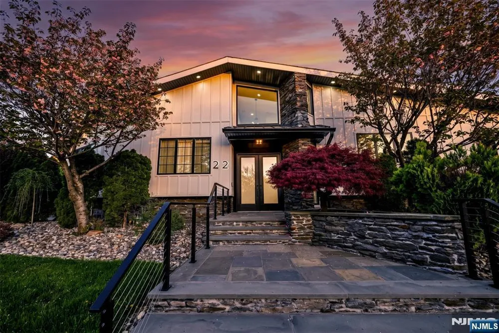 22 Berkshire Place Englewood Cliffs, NJ 07632