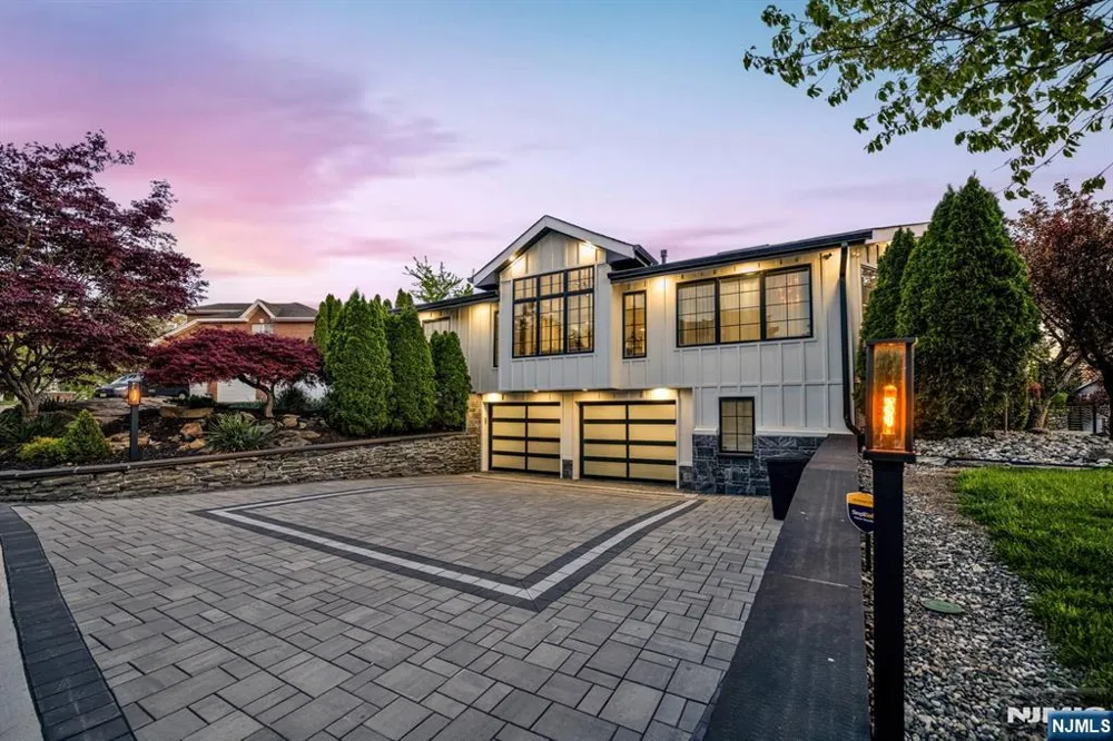 22 Berkshire Place Englewood Cliffs, NJ 07632