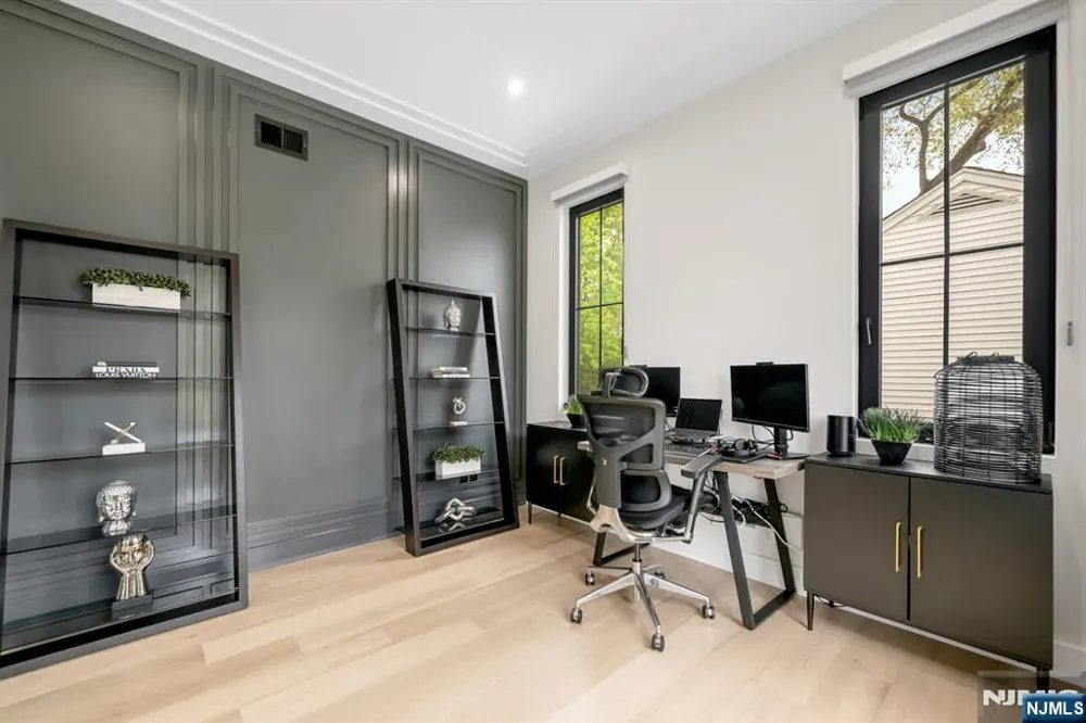 336 Lockwood Drive Paramus, NJ 07652
