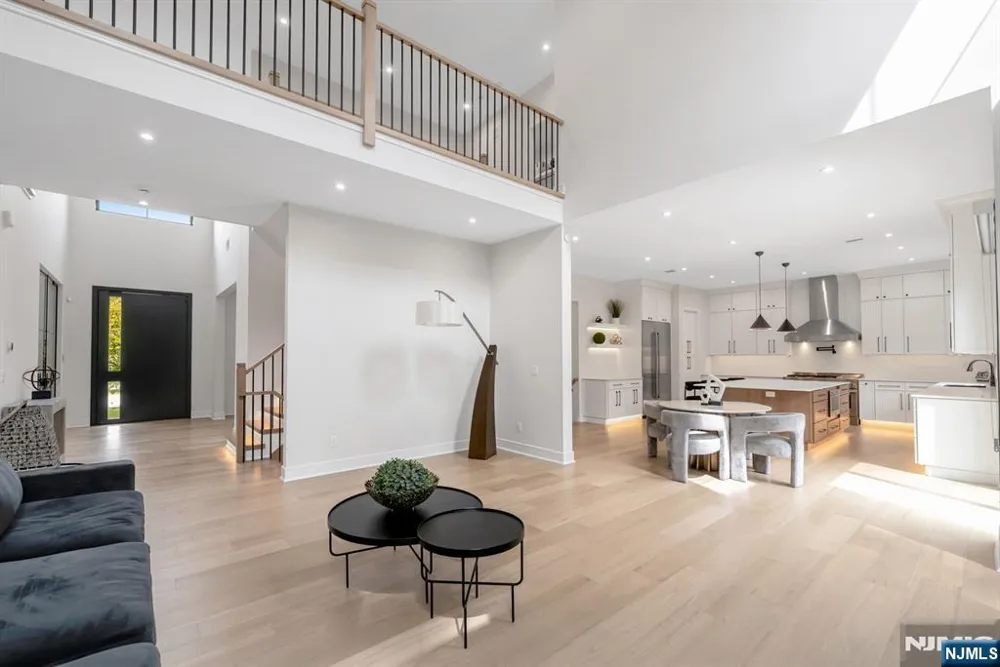336 Lockwood Drive Paramus, NJ 07652
