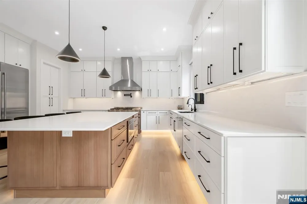 336 Lockwood Drive Paramus, NJ 07652